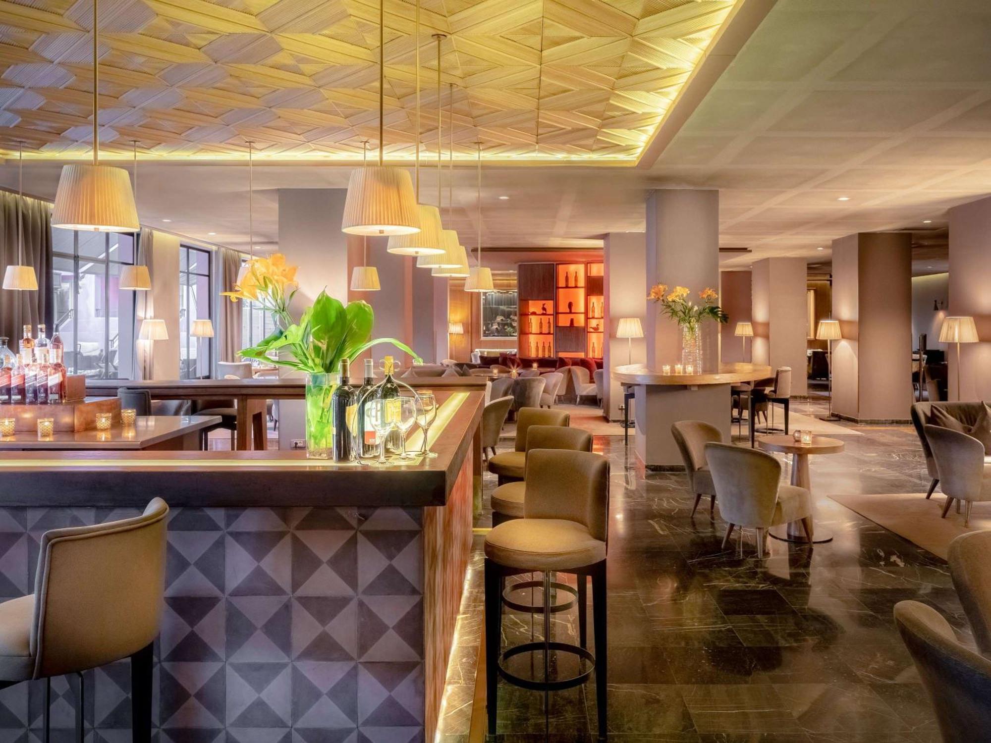 Sofitel Marrakech Palais Imperial & Spa Μαρακές Εξωτερικό φωτογραφία The bar at the hotel
