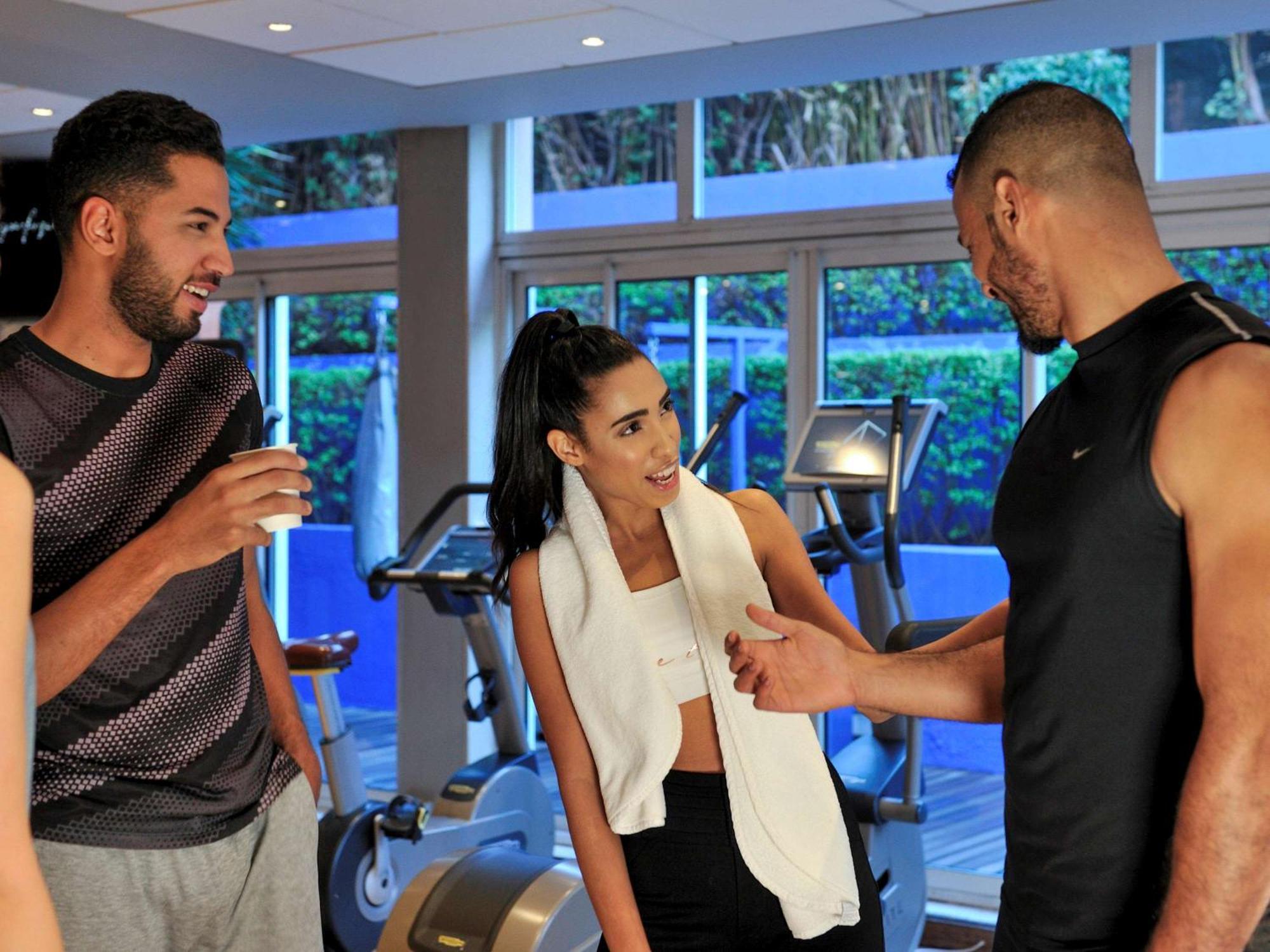 Sofitel Marrakech Palais Imperial & Spa Μαρακές Εξωτερικό φωτογραφία Personal trainer with clients